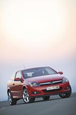 Opel Astra GTC 2005 года